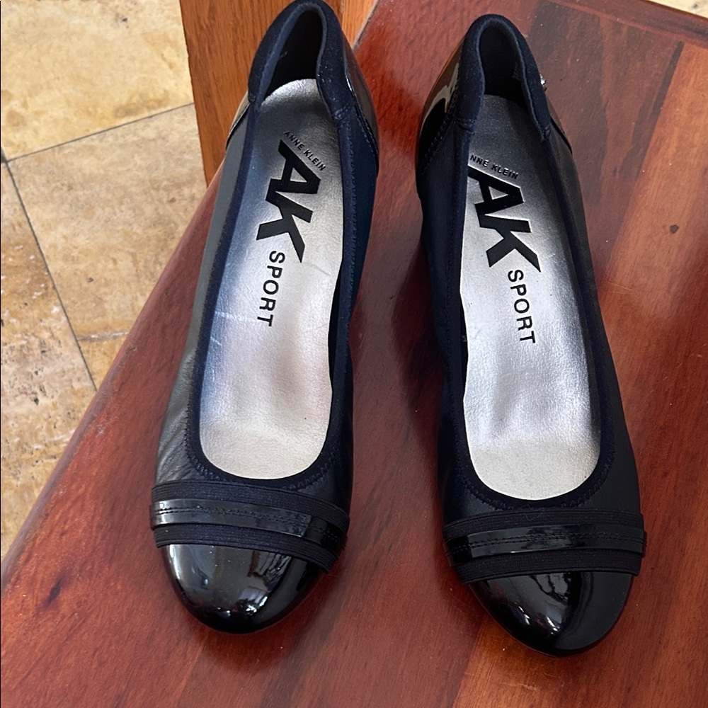 Anne Klein Black Leather Patent Toe Heels 7